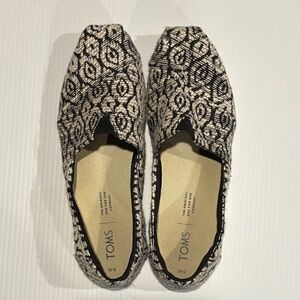 Toms Size 6 Flats